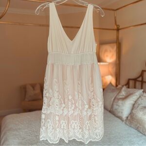 Cream Mini Dress w/ Floral Lace Embroidery Tool Skirt V Neck Like New Cocktail